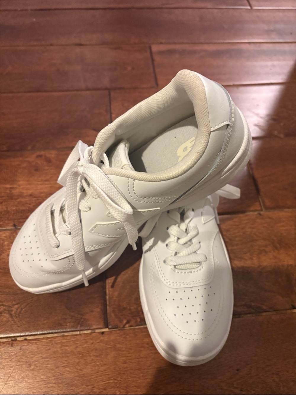 New Balance White Women's Sneakers Size 9 OR Men’s Size 7.5 - Picture 2 of 4